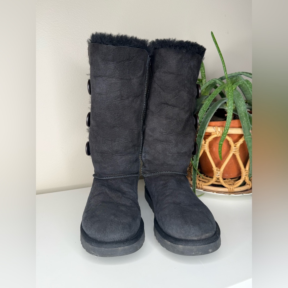 UGG Australia Bailey Button Triplet Tall Boots Black Sheepskin Boots Women’s 7 - Picture 2 of 13